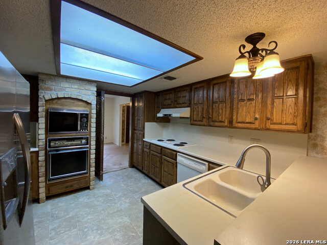 Listing photo id 3 for 15711 Eagle Cliff