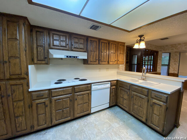 Listing photo id 5 for 15711 Eagle Cliff