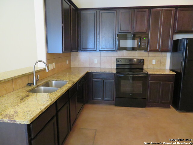 Image 4 of 14 For 734 Saengerhalle Rd