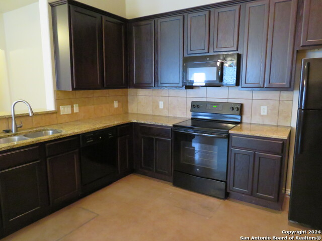 Image 5 of 14 For 734 Saengerhalle Rd