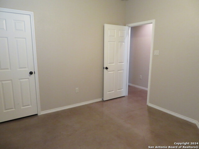 Image 8 of 14 For 734 Saengerhalle Rd