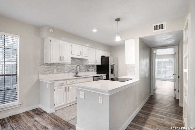 Listing photo id 9 for 8611 Datapoint Dr  43