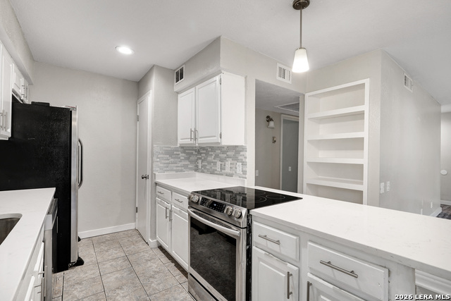 Listing photo id 11 for 8611 Datapoint Dr  43