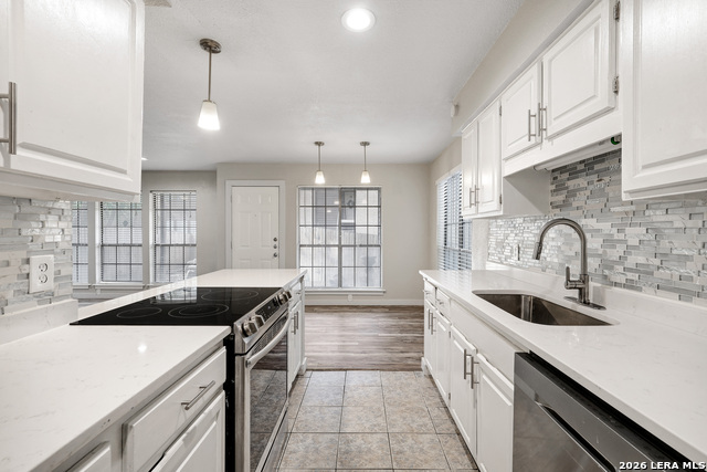 Listing photo id 13 for 8611 Datapoint Dr  43