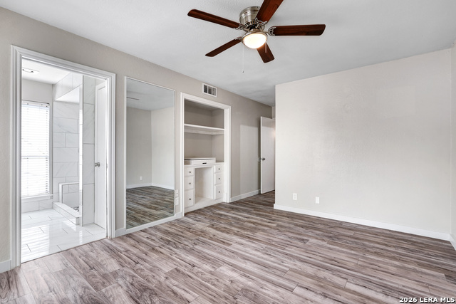 Listing photo id 16 for 8611 Datapoint Dr  43