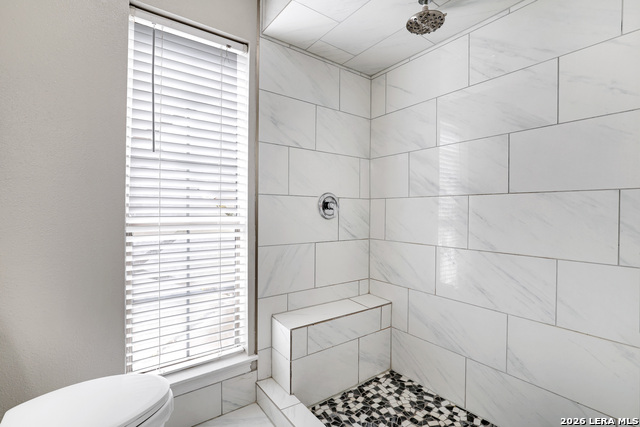 Listing photo id 18 for 8611 Datapoint Dr  43