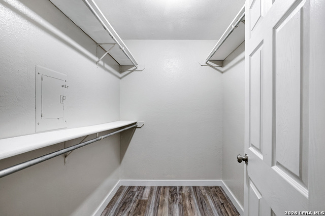 Listing photo id 19 for 8611 Datapoint Dr  43