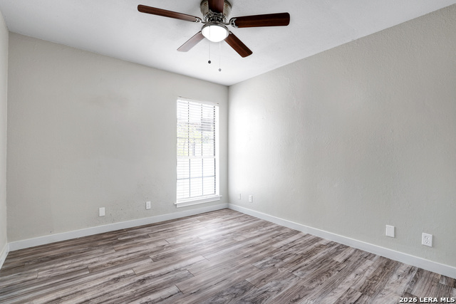 Listing photo id 20 for 8611 Datapoint Dr  43