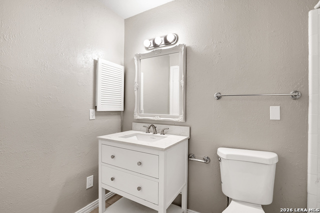 Listing photo id 22 for 8611 Datapoint Dr  43