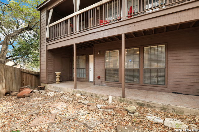 Listing photo id 24 for 8611 Datapoint Dr  43