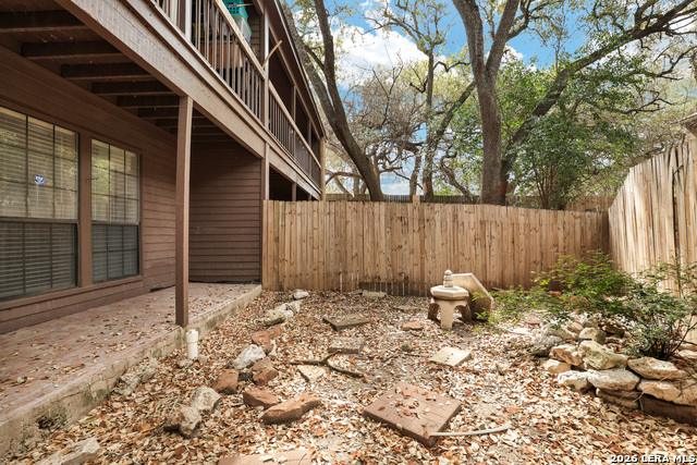 Listing photo id 25 for 8611 Datapoint Dr  43