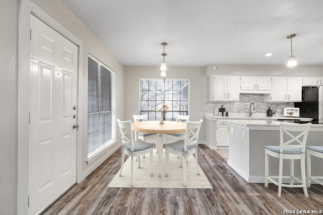 Listing photo id 1 for 8611 Datapoint Dr  43