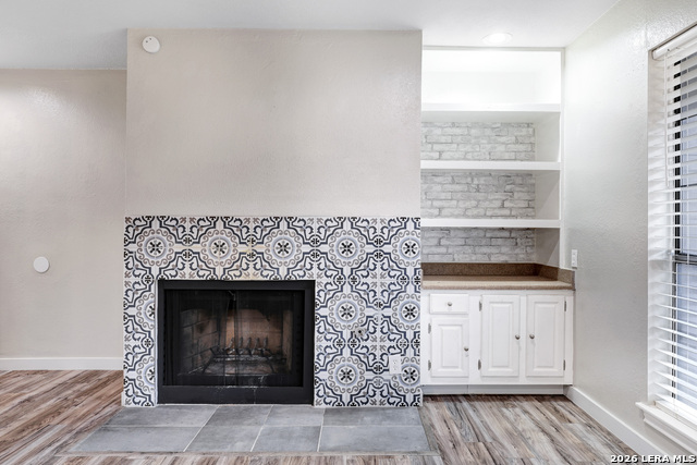 Listing photo id 4 for 8611 Datapoint Dr  43