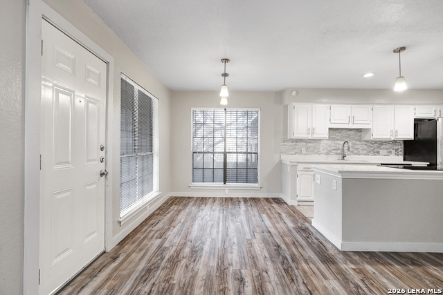 Listing photo id 7 for 8611 Datapoint Dr  43