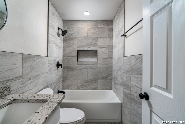 Image 13 of 32 For 227 Burke Ave