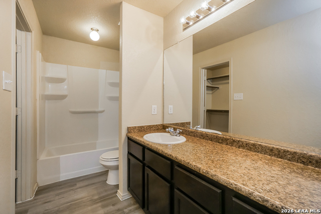 Listing photo id 8 for 2722 Majestic