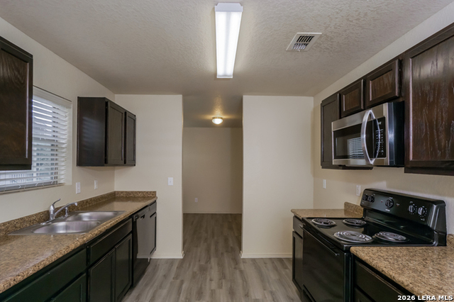 Listing photo id 0 for 2722 Majestic