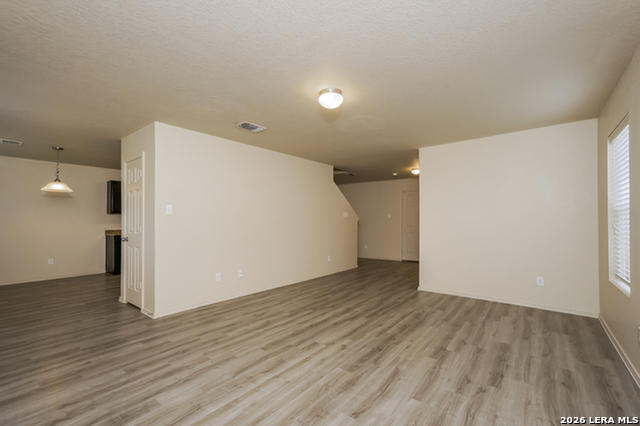 Listing photo id 2 for 2722 Majestic