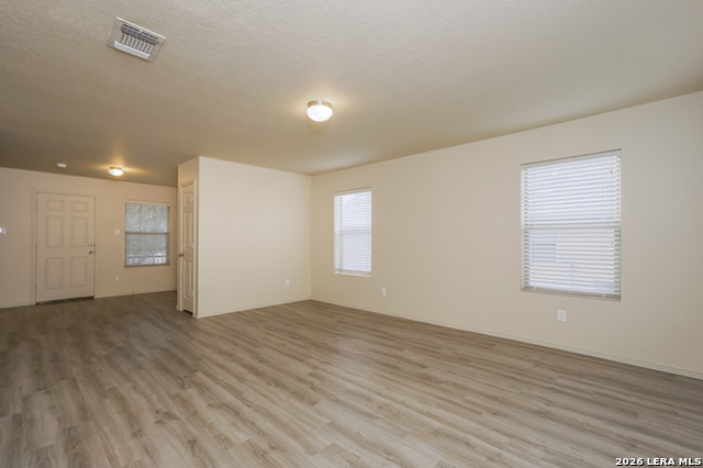 Listing photo id 3 for 2722 Majestic