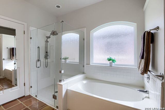 Image 15 of 25 For 15114 Grayoak Forest