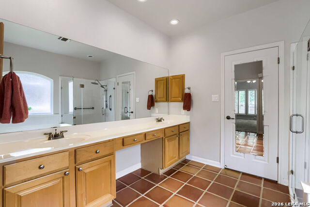 Image 16 of 25 For 15114 Grayoak Forest