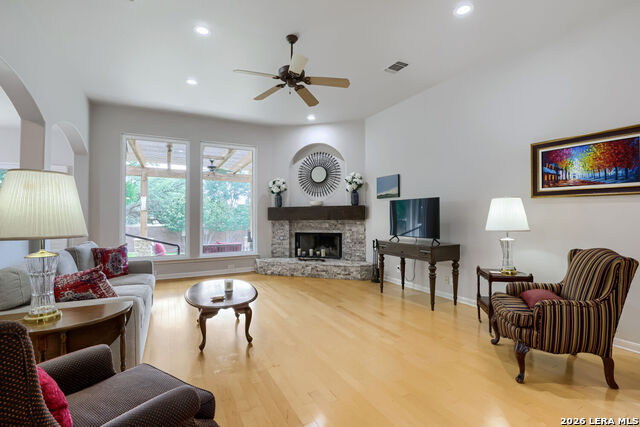 Image 7 of 25 For 15114 Grayoak Forest