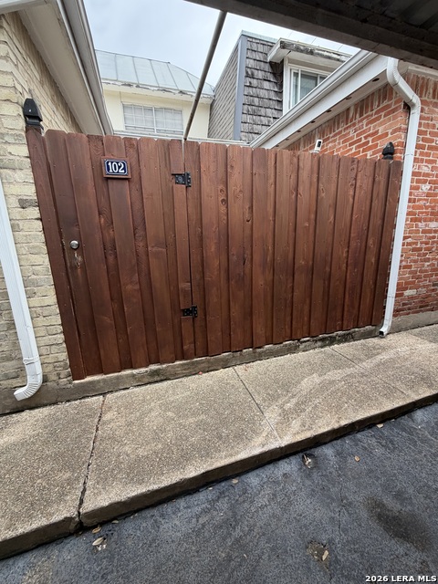 Image 5 of 9 For 6718 Callaghan  102