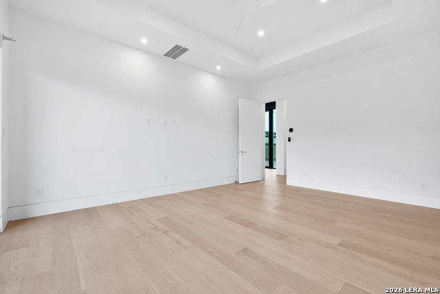 Image 10 of 25 For 15302 Barrie