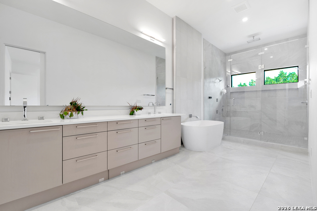 Image 11 of 25 For 15302 Barrie