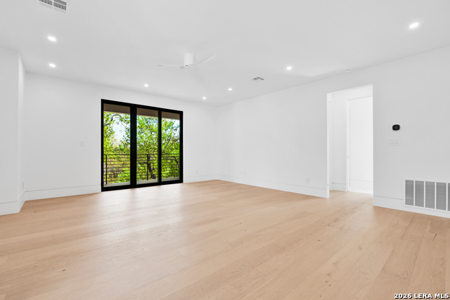 Image 12 of 25 For 15302 Barrie