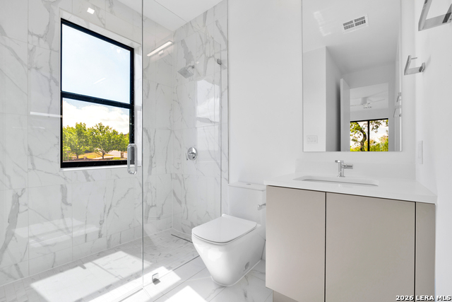 Image 14 of 25 For 15302 Barrie