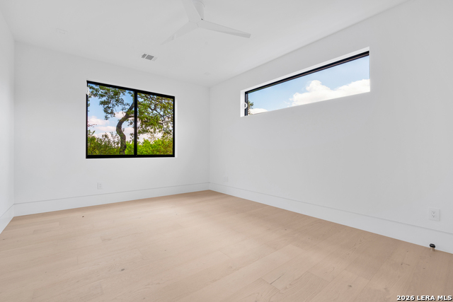 Image 15 of 25 For 15302 Barrie