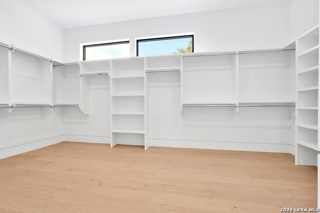 Image 16 of 25 For 15302 Barrie