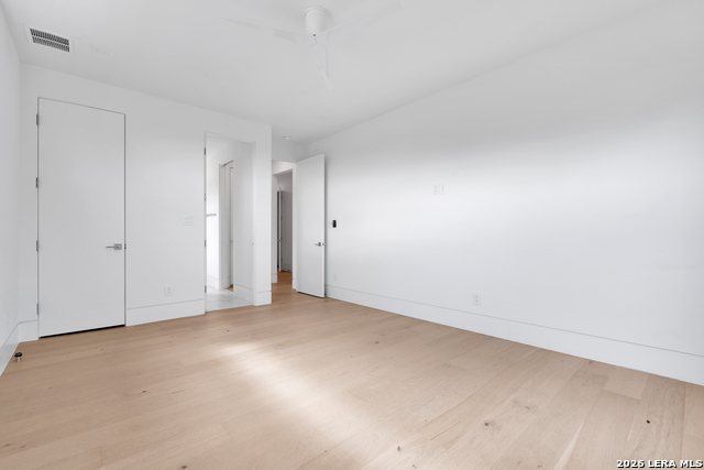 Image 17 of 25 For 15302 Barrie