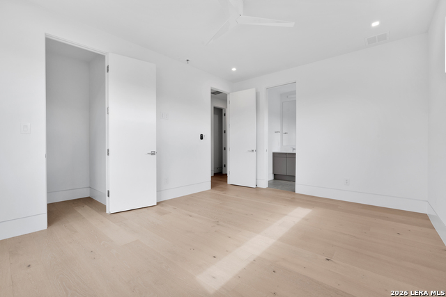 Image 19 of 25 For 15302 Barrie