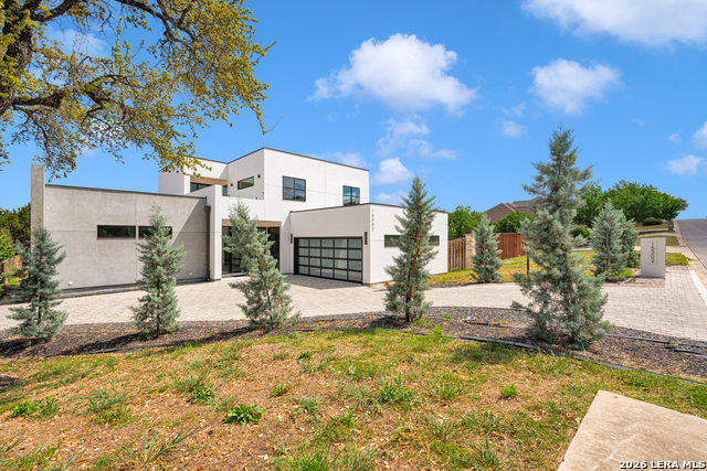 Image 2 of 25 For 15302 Barrie