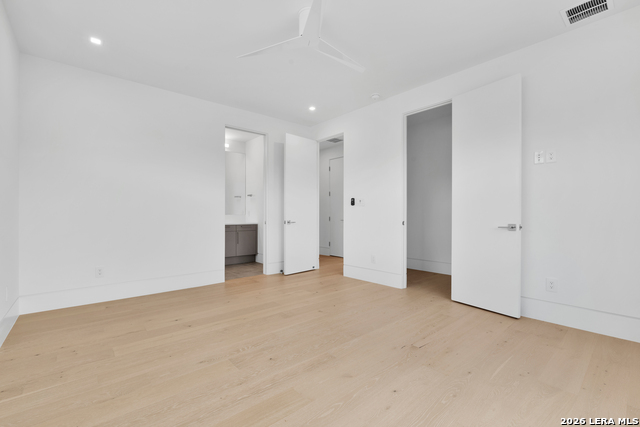 Image 22 of 25 For 15302 Barrie