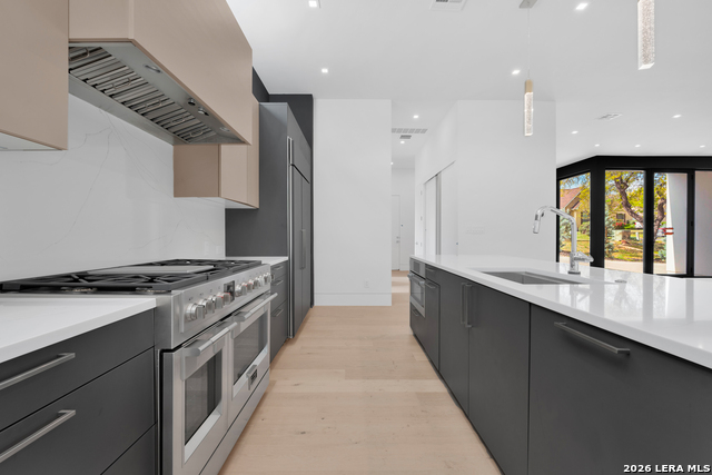 Image 6 of 25 For 15302 Barrie