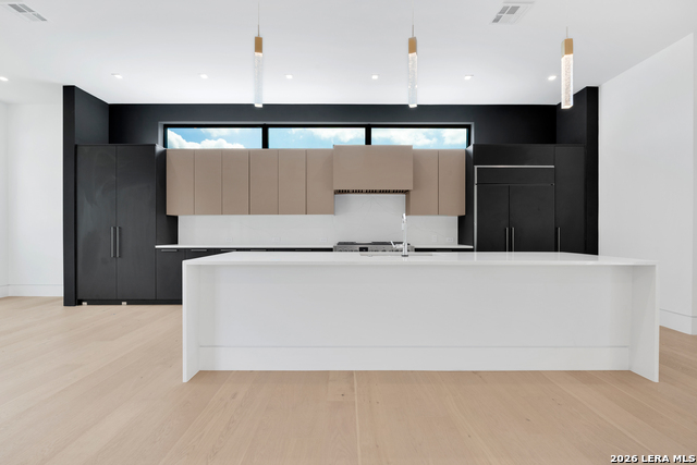 Image 7 of 25 For 15302 Barrie