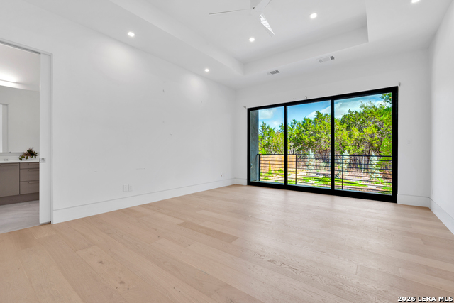 Image 9 of 25 For 15302 Barrie