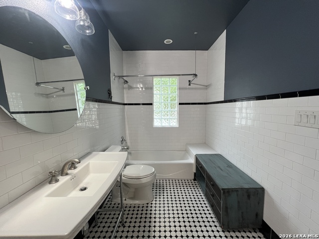 Image 10 of 17 For 305 Washington S