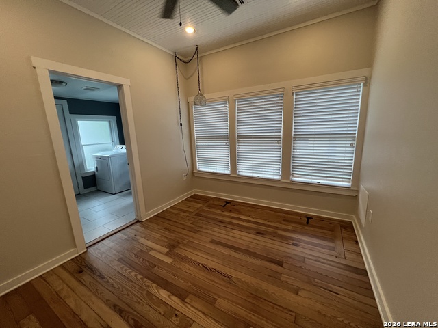 Image 13 of 17 For 305 Washington S