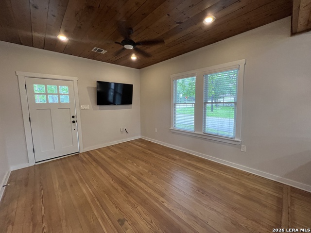 Image 5 of 17 For 305 Washington S