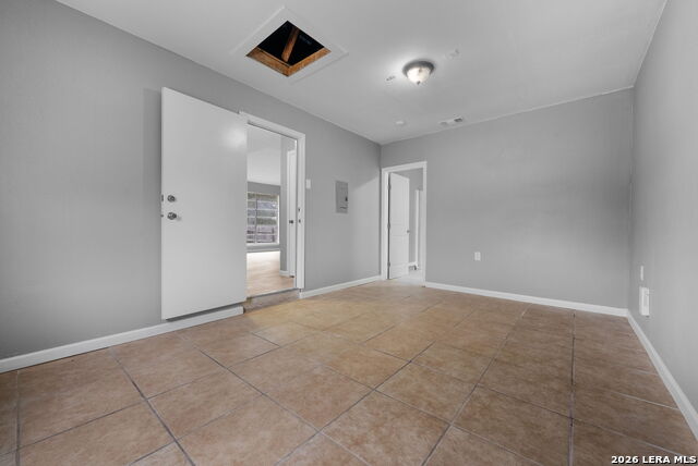 Image 14 of 28 For 6411 Royalty Pt