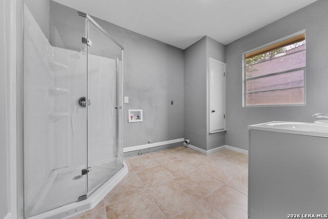 Image 15 of 28 For 6411 Royalty Pt