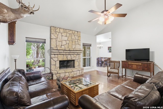 Image 12 of 66 For 707 Oak Ridge Ln