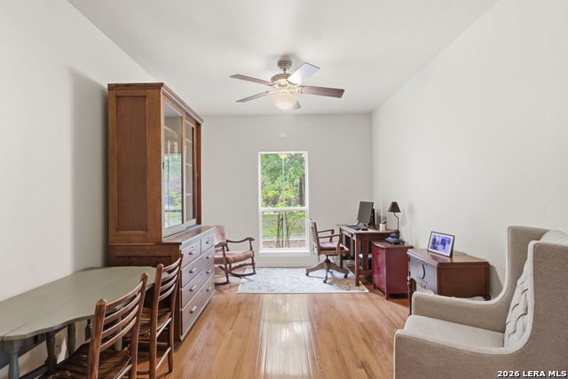 Image 19 of 66 For 707 Oak Ridge Ln