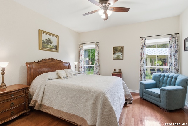 Image 21 of 66 For 707 Oak Ridge Ln