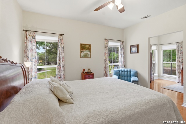 Image 22 of 66 For 707 Oak Ridge Ln