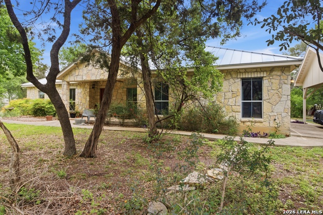 Image 3 of 66 For 707 Oak Ridge Ln